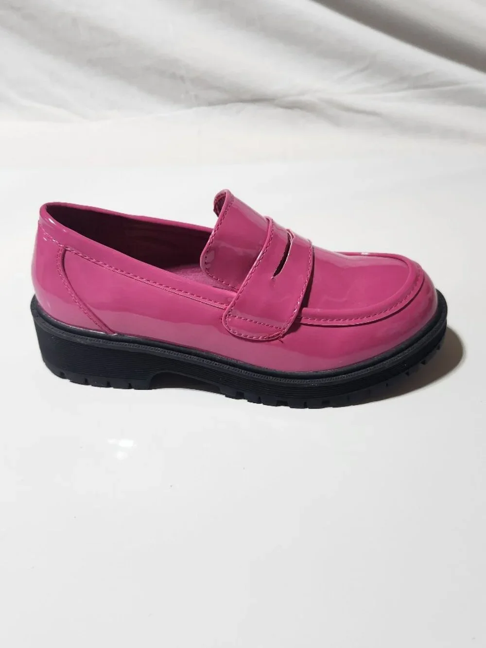 Link Girls’ Glossy Pink Loafers – Size 3 | Perfect for Fall & School Style!